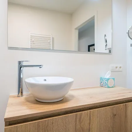 Spacious With Sunny Terrace Appartement